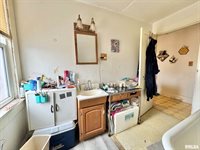 319 South Lincoln Avenue, Davenport, IA 52802