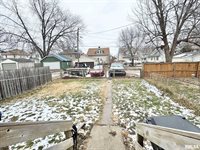 319 South Lincoln Avenue, Davenport, IA 52802