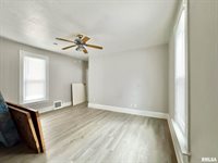 319 South Lincoln Avenue, Davenport, IA 52802