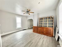 319 South Lincoln Avenue, Davenport, IA 52802