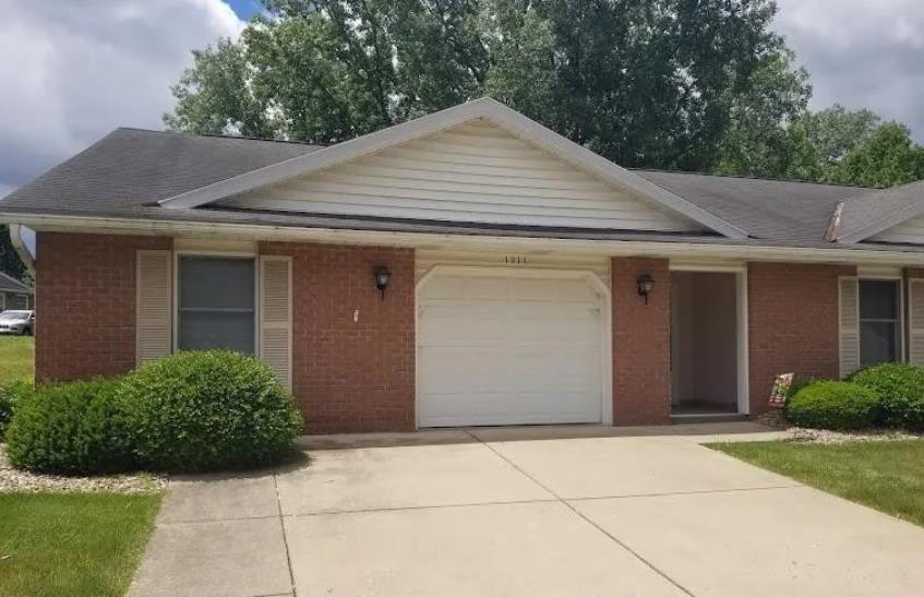 1211 Hillcrest Dr, Ashland, OH 44805