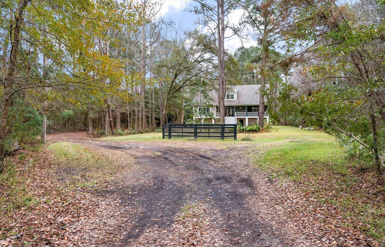 1575 Tacky Point Road, Wadmalaw, SC 29487