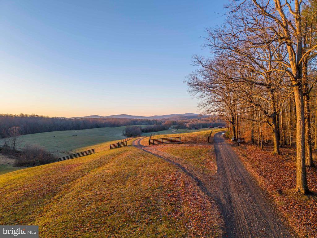 2427 S Blue Ridge Turnpike, Rochelle, VA 22738