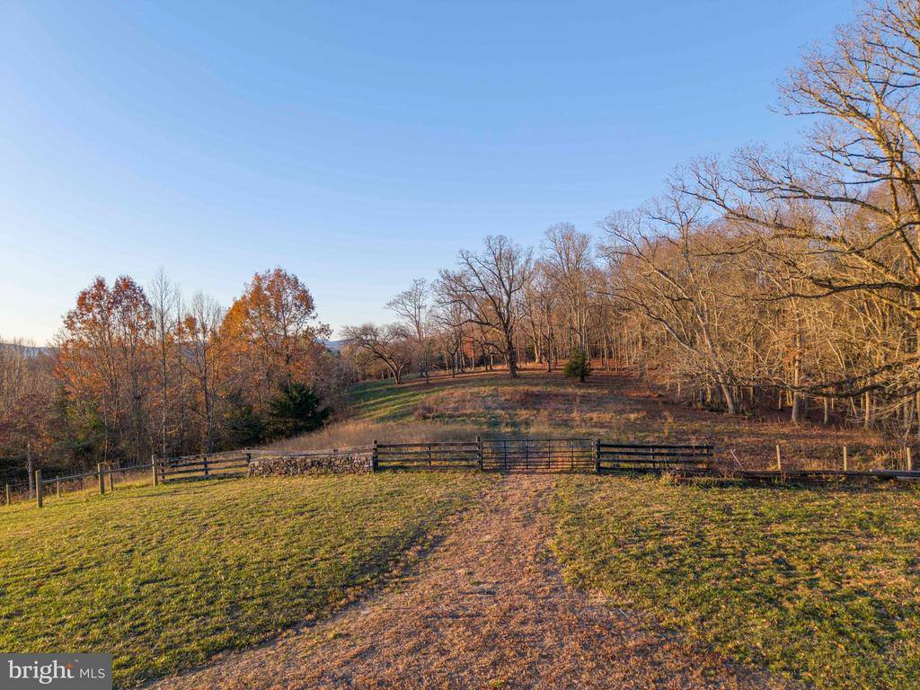 2427 S Blue Ridge Turnpike, Rochelle, VA 22738