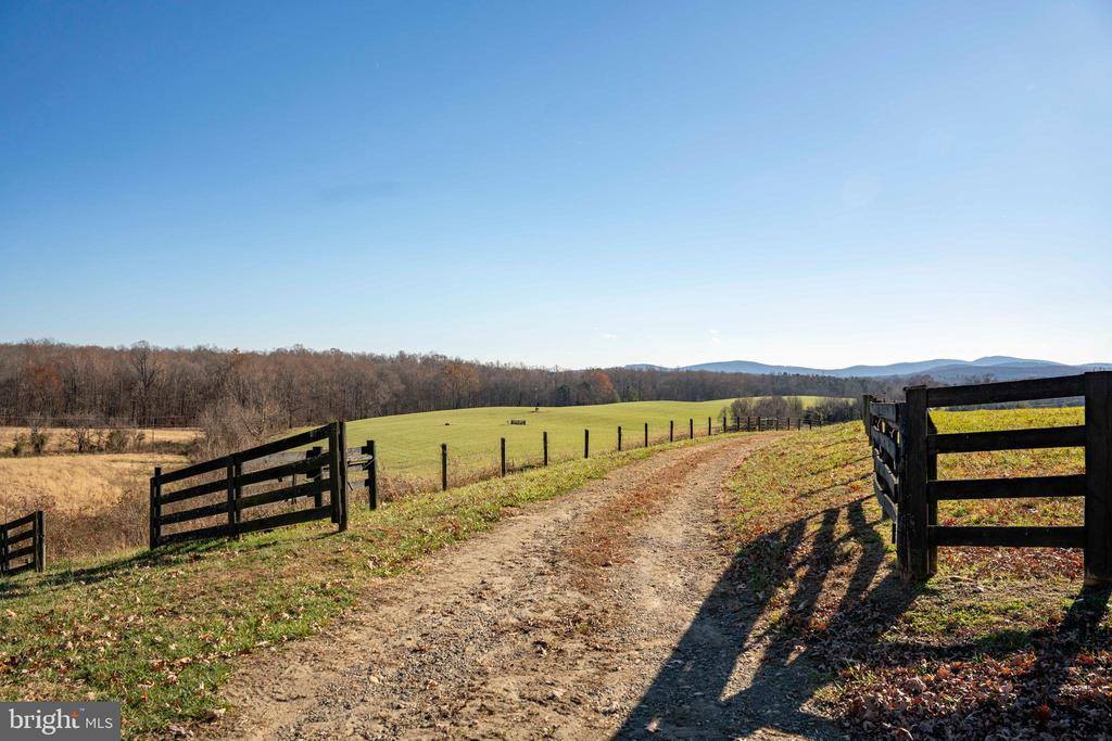 2427 S Blue Ridge Turnpike, Rochelle, VA 22738