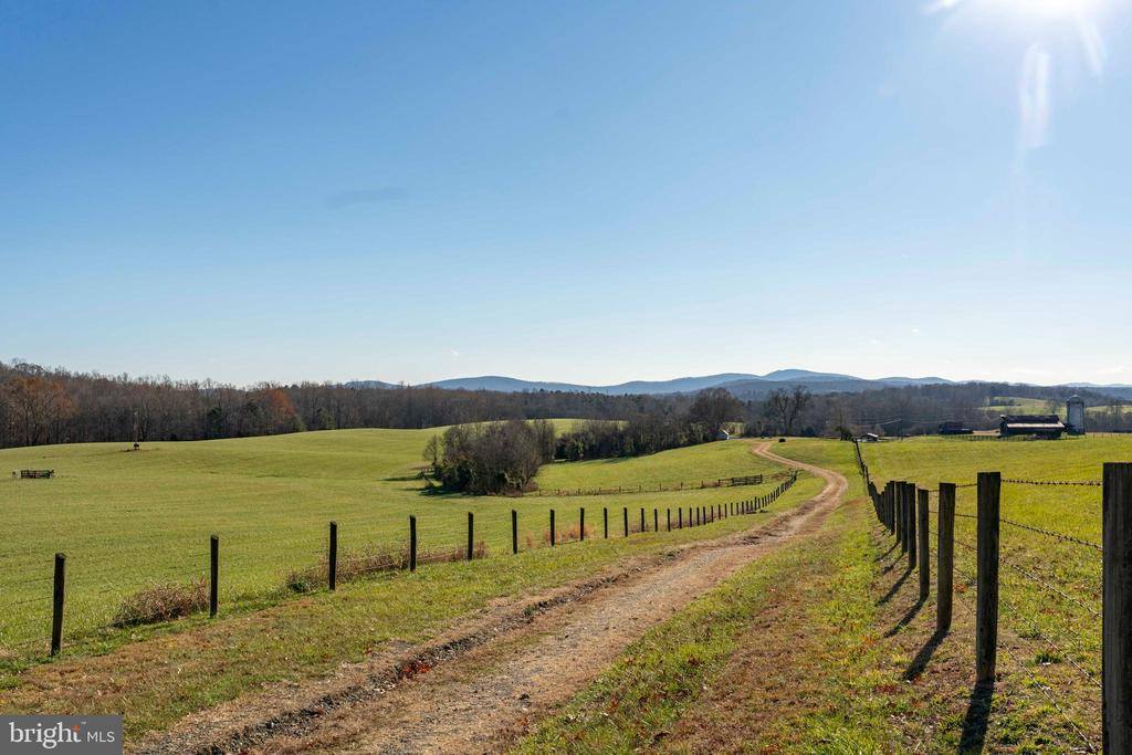 2427 S Blue Ridge Turnpike, Rochelle, VA 22738