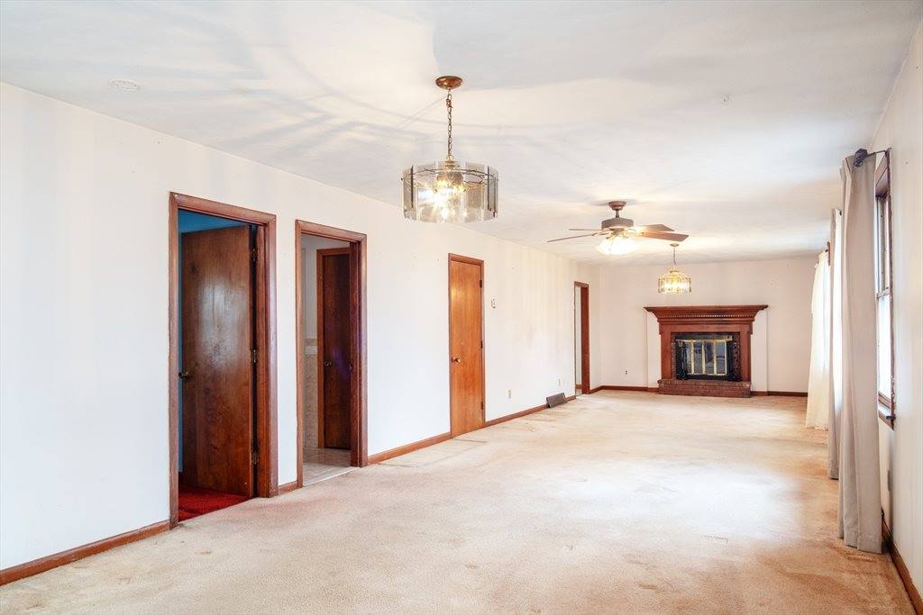 976 Thorndike St, New Bedford, MA 02745