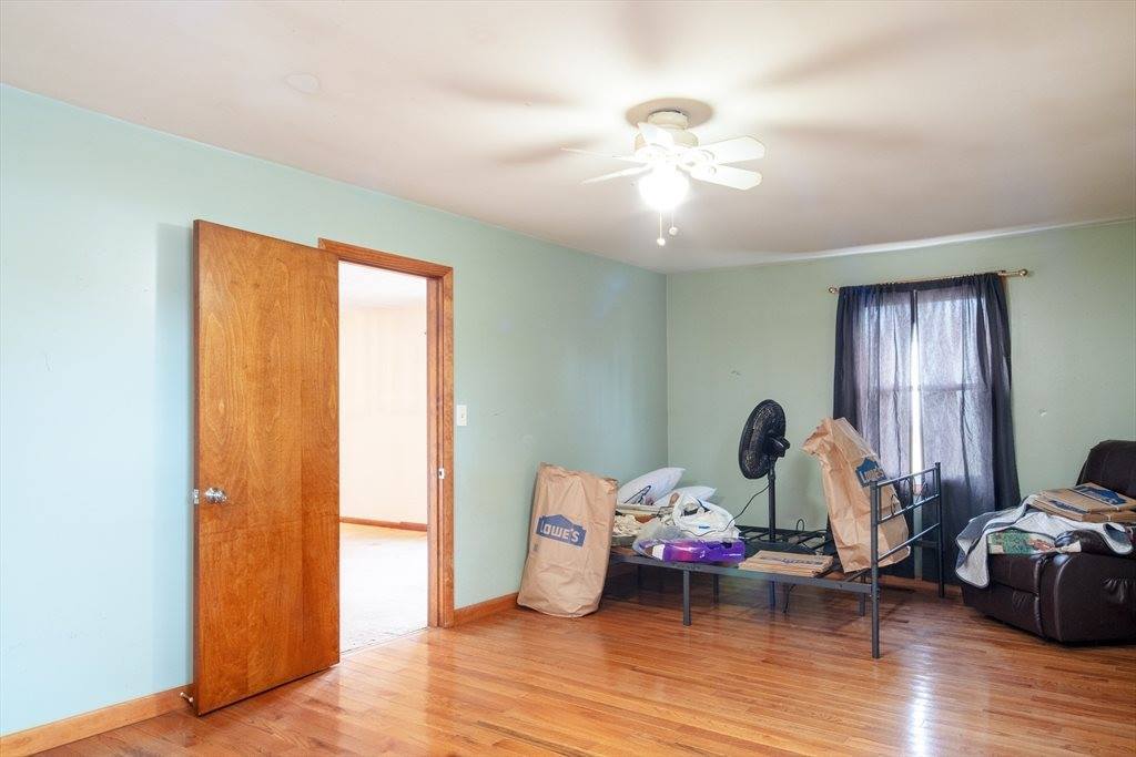 976 Thorndike St, New Bedford, MA 02745
