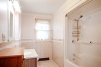 976 Thorndike St, New Bedford, MA 02745