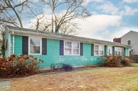 976 Thorndike St, New Bedford, MA 02745