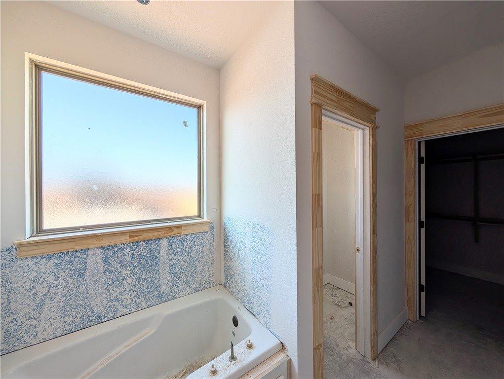 7945 Teton Trail Avenue, Springdale, AR 72762