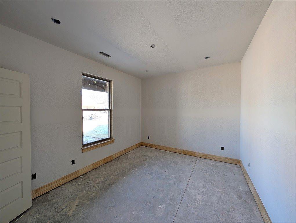 7945 Teton Trail Avenue, Springdale, AR 72762