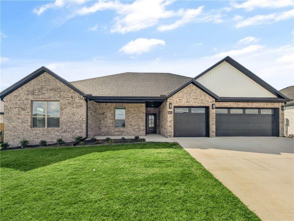 7945 Teton Trail Avenue, Springdale, AR 72762