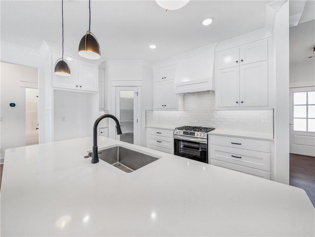 7945 Teton Trail Avenue, Springdale, AR 72762