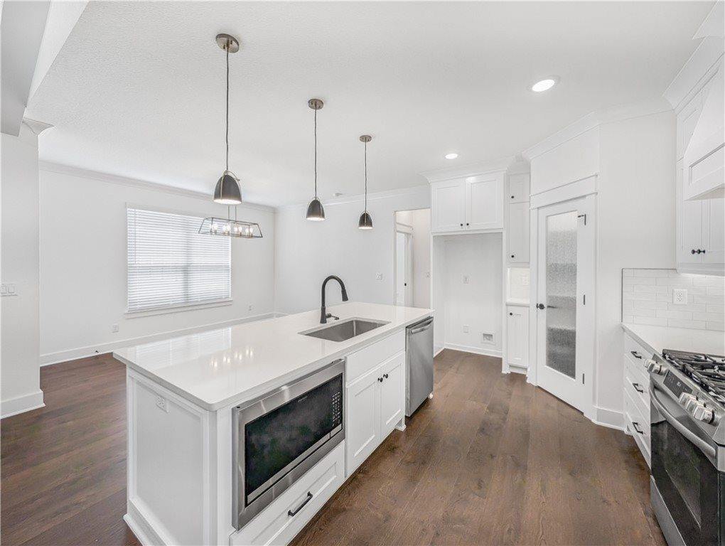 7945 Teton Trail Avenue, Springdale, AR 72762