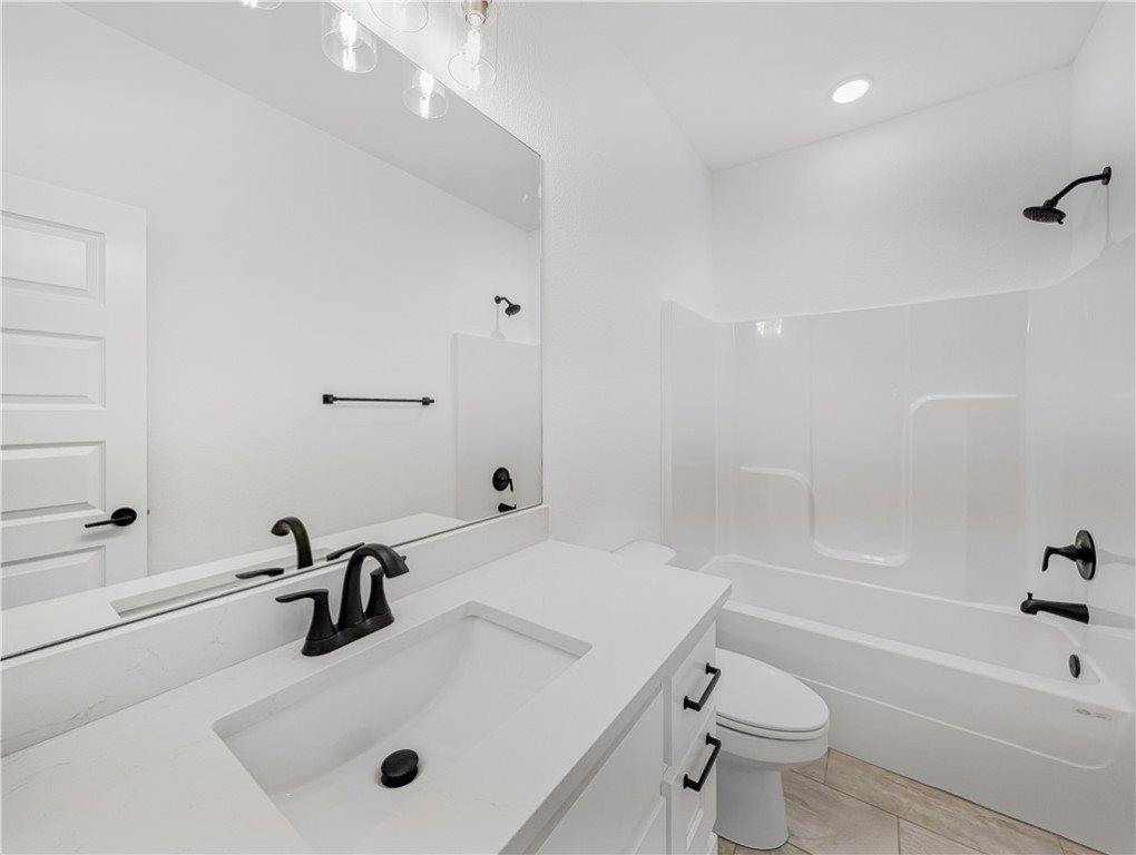 7945 Teton Trail Avenue, Springdale, AR 72762