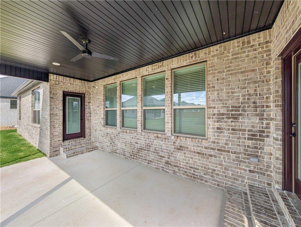 7945 Teton Trail Avenue, Springdale, AR 72762