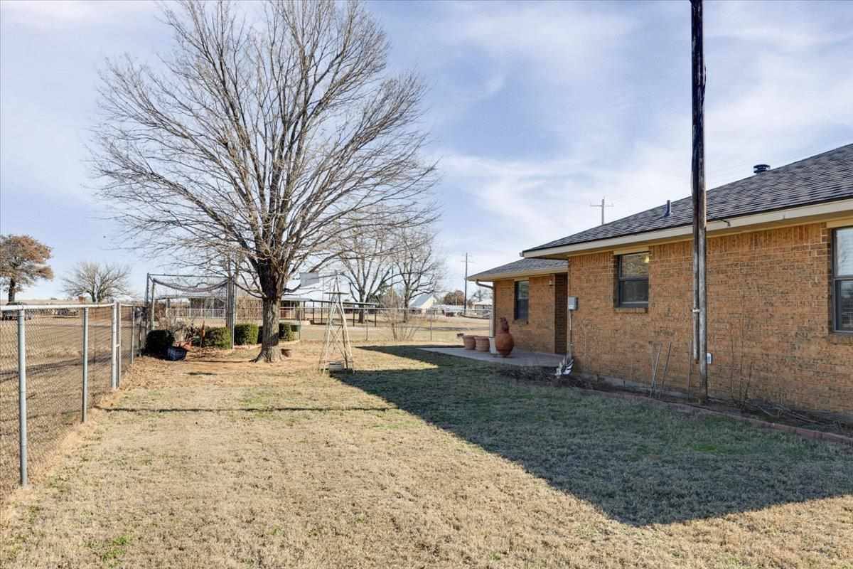 8096 NE Watts Rd, Fletcher, OK 73541