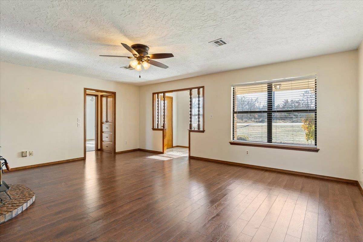 8096 NE Watts Rd, Fletcher, OK 73541