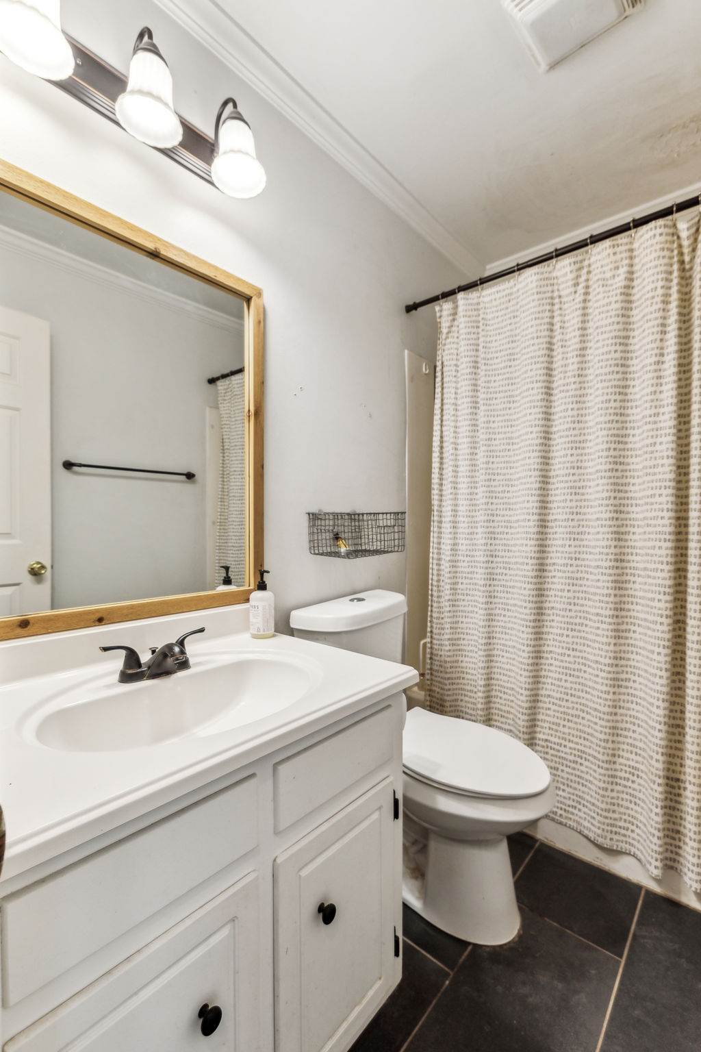 5353 Village Way, Nashville, TN 37211