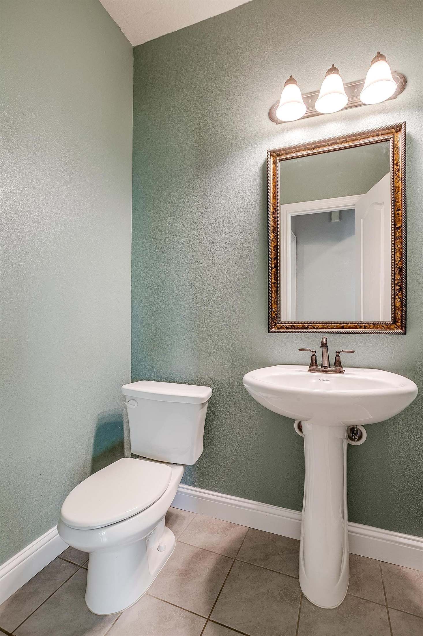 1004 Austin Drive, Godley, TX 76044