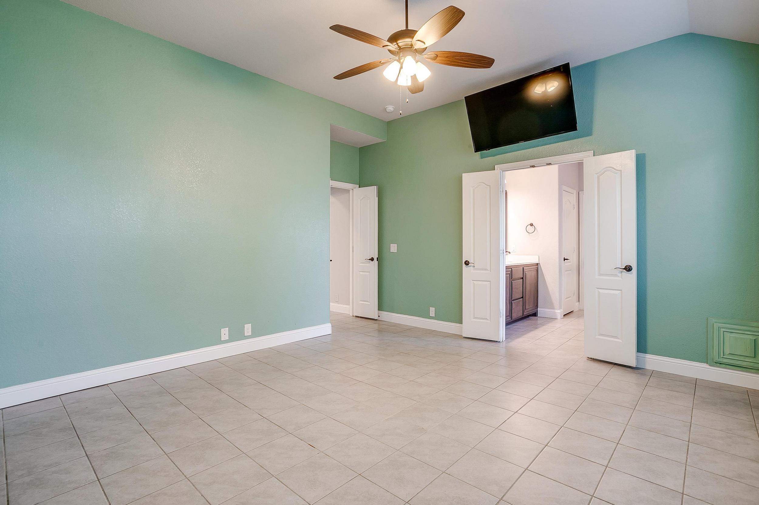 1004 Austin Drive, Godley, TX 76044