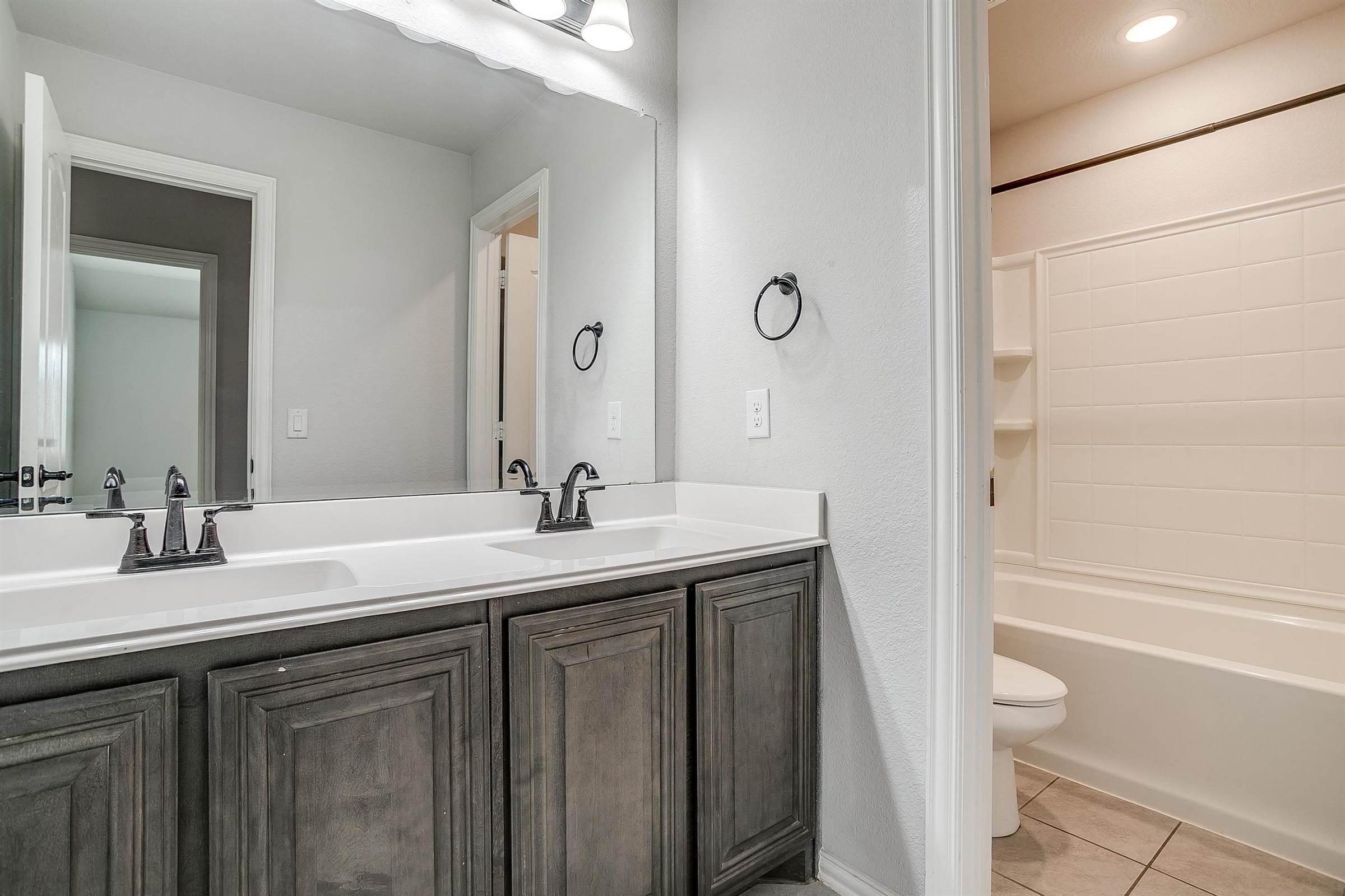 1004 Austin Drive, Godley, TX 76044