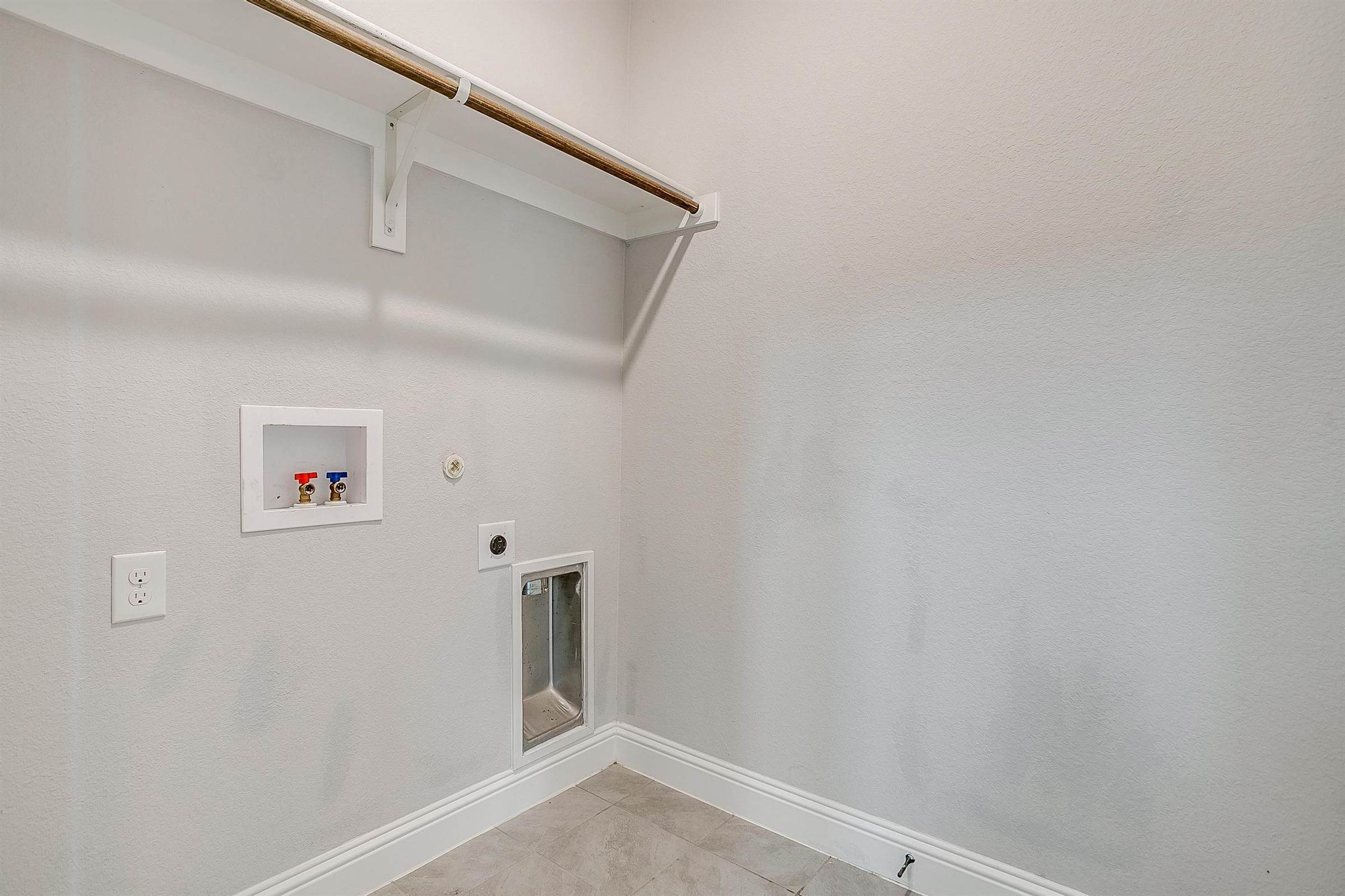 1004 Austin Drive, Godley, TX 76044