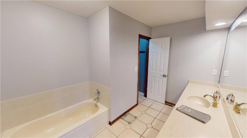 11905 South Hagan Street, Olathe, KS 66062