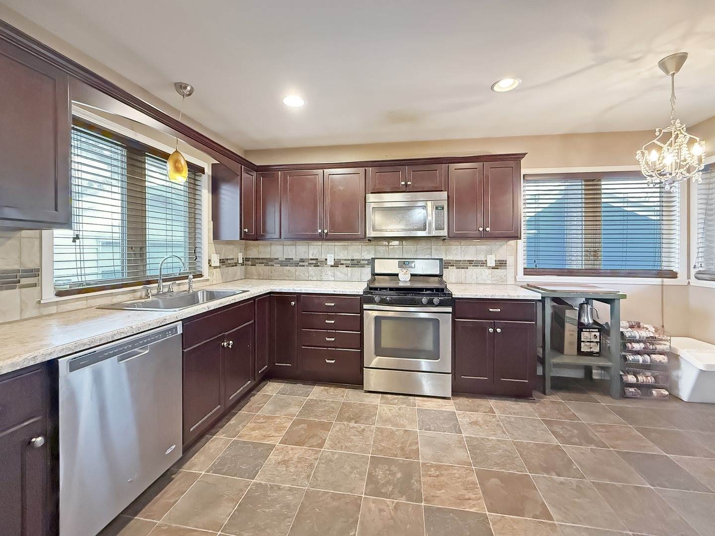 831 East Wyandotte Street, Freeport, IL 61032