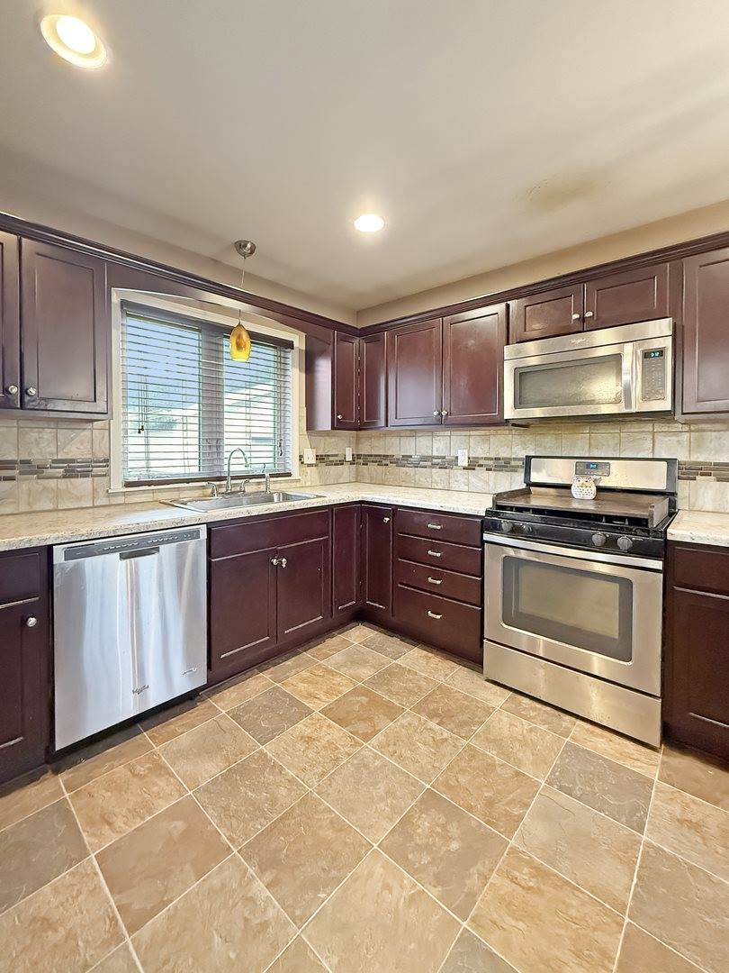 831 East Wyandotte Street, Freeport, IL 61032