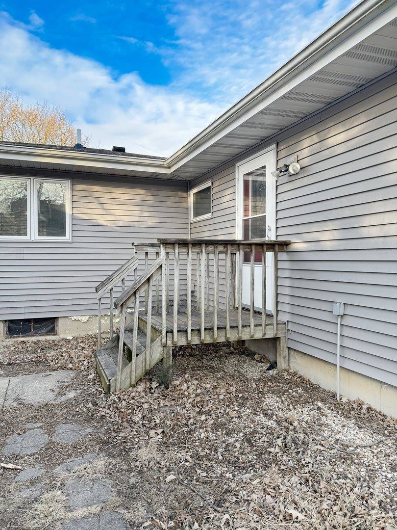 831 East Wyandotte Street, Freeport, IL 61032