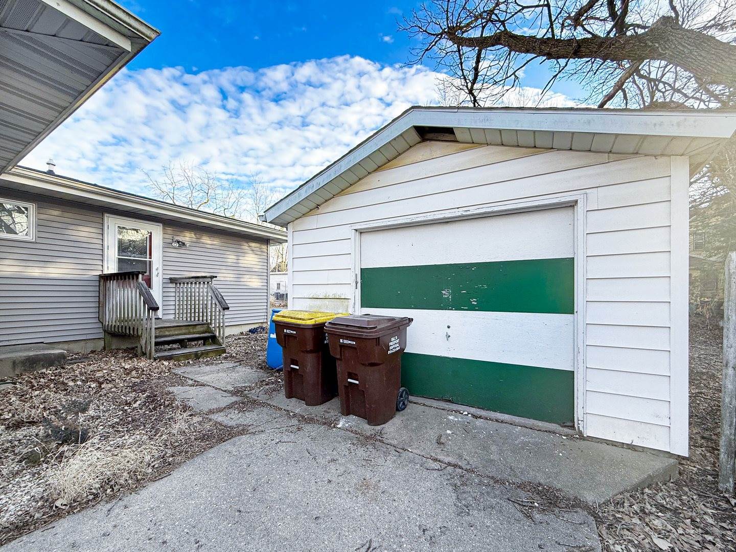 831 East Wyandotte Street, Freeport, IL 61032