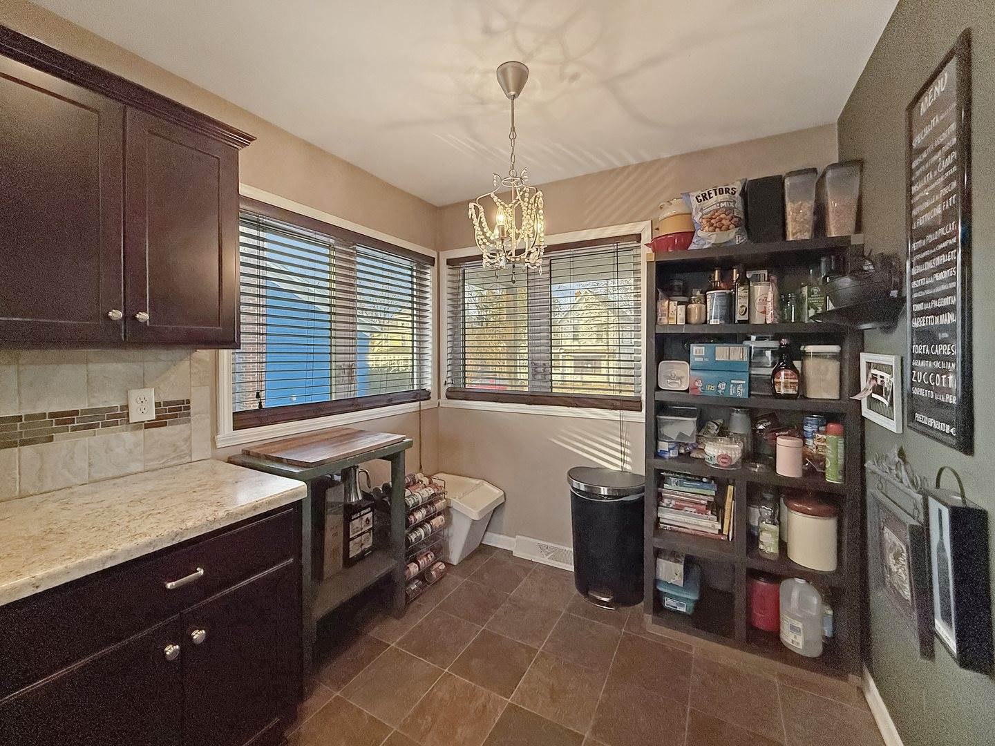 831 East Wyandotte Street, Freeport, IL 61032