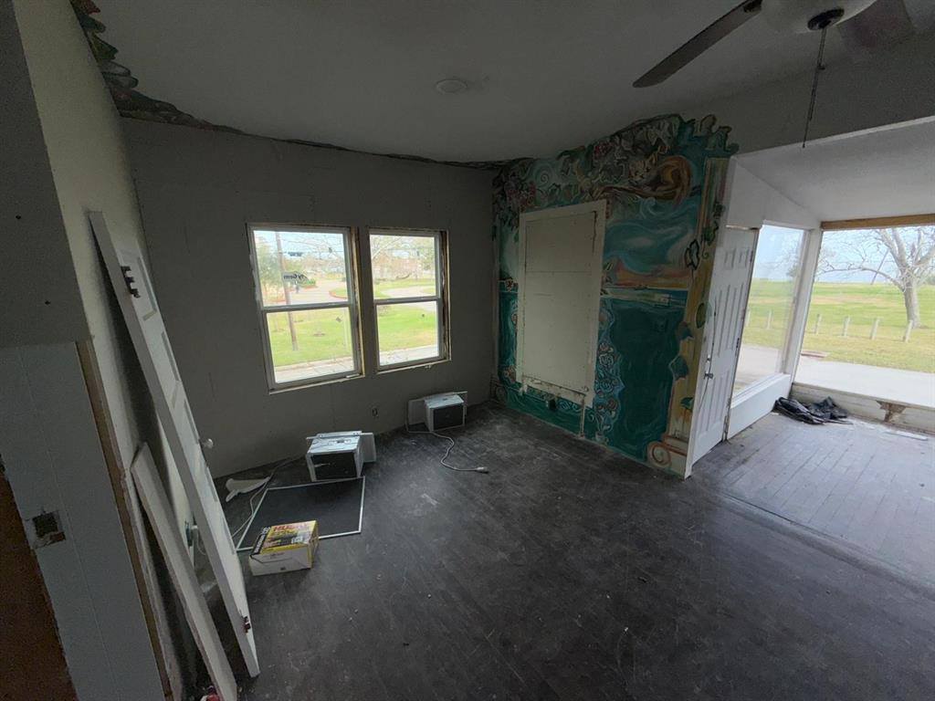 1015 North Bayshore Drive, La Porte, TX 77571