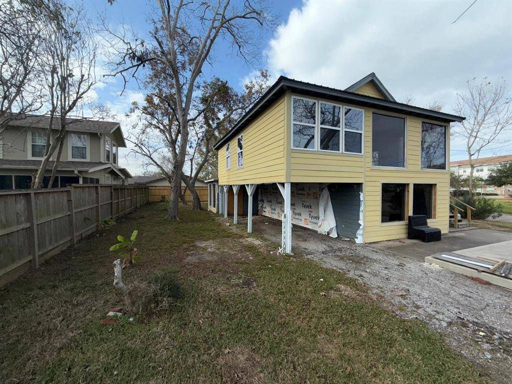 1015 North Bayshore Drive, La Porte, TX 77571