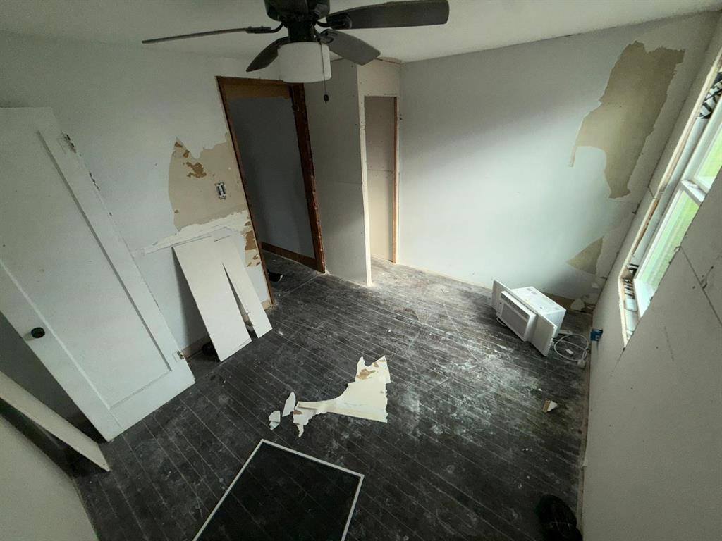 1015 North Bayshore Drive, La Porte, TX 77571