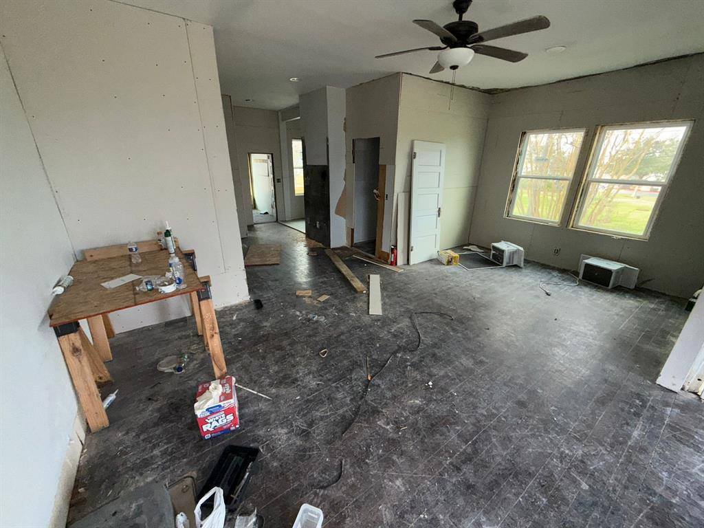 1015 North Bayshore Drive, La Porte, TX 77571