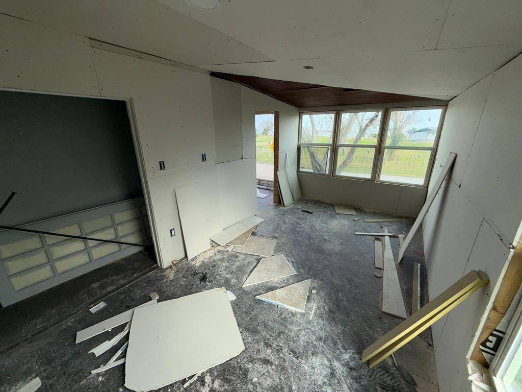 1015 North Bayshore Drive, La Porte, TX 77571