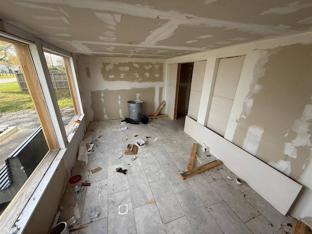 1015 North Bayshore Drive, La Porte, TX 77571