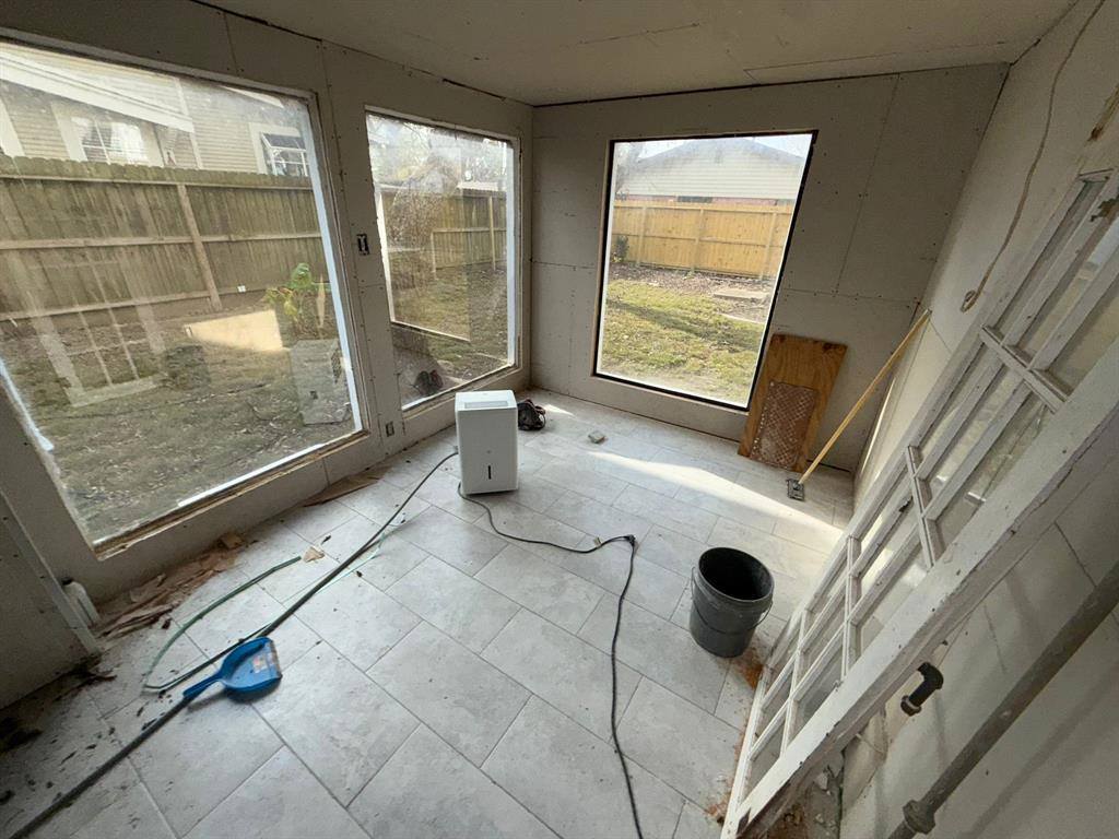 1015 North Bayshore Drive, La Porte, TX 77571