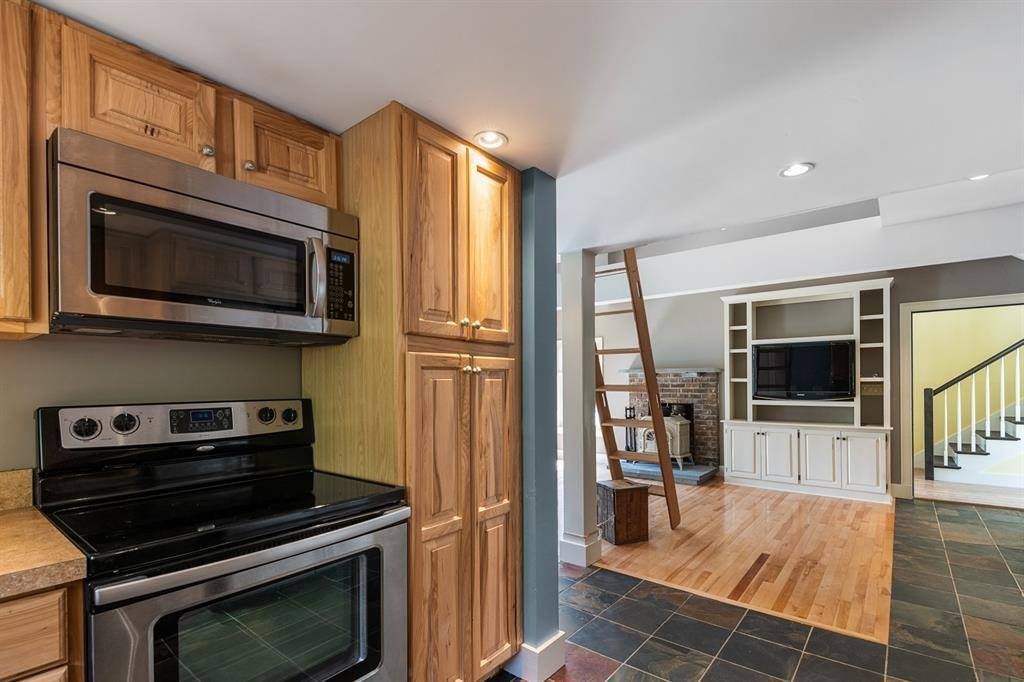 1005 Lake Avenue, Sunapee, NH 03781