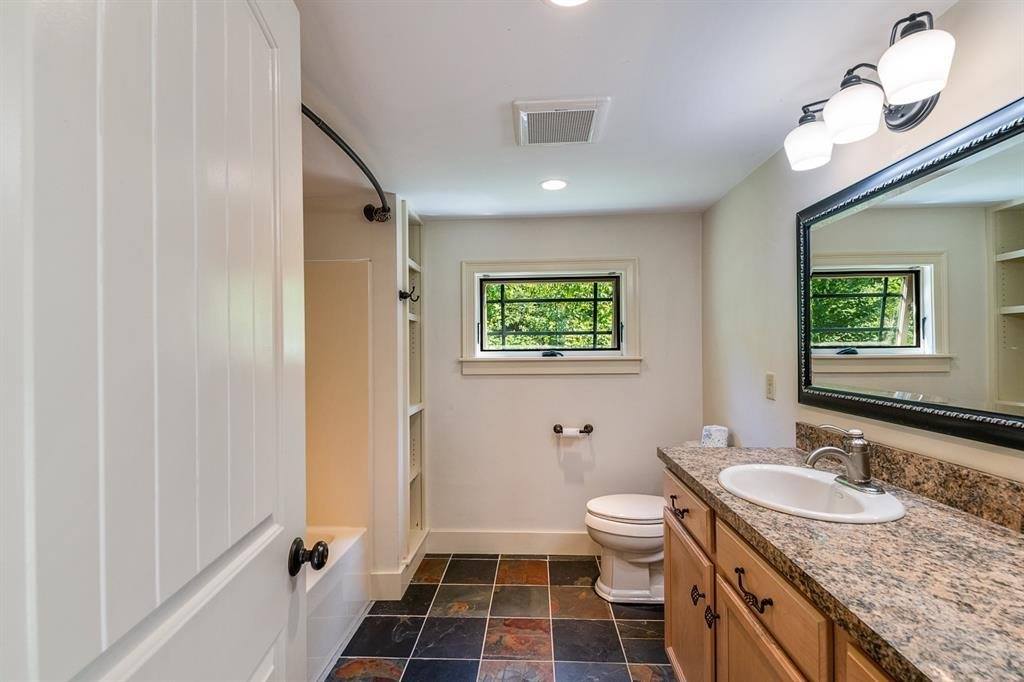 1005 Lake Avenue, Sunapee, NH 03781