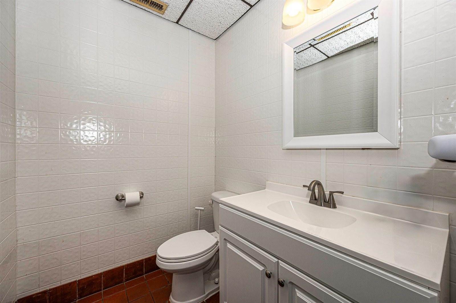 1272 Montauk Highway, Babylon, NY 11726