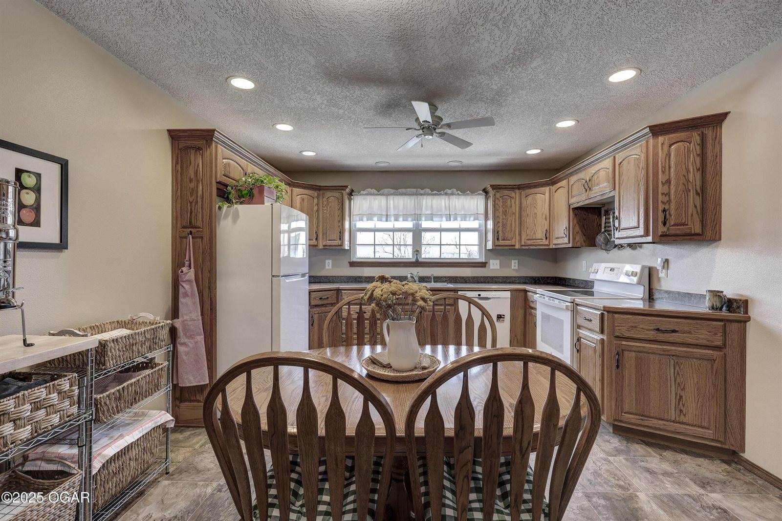 1220 Wildflower Drive, Webb City, MO 64870