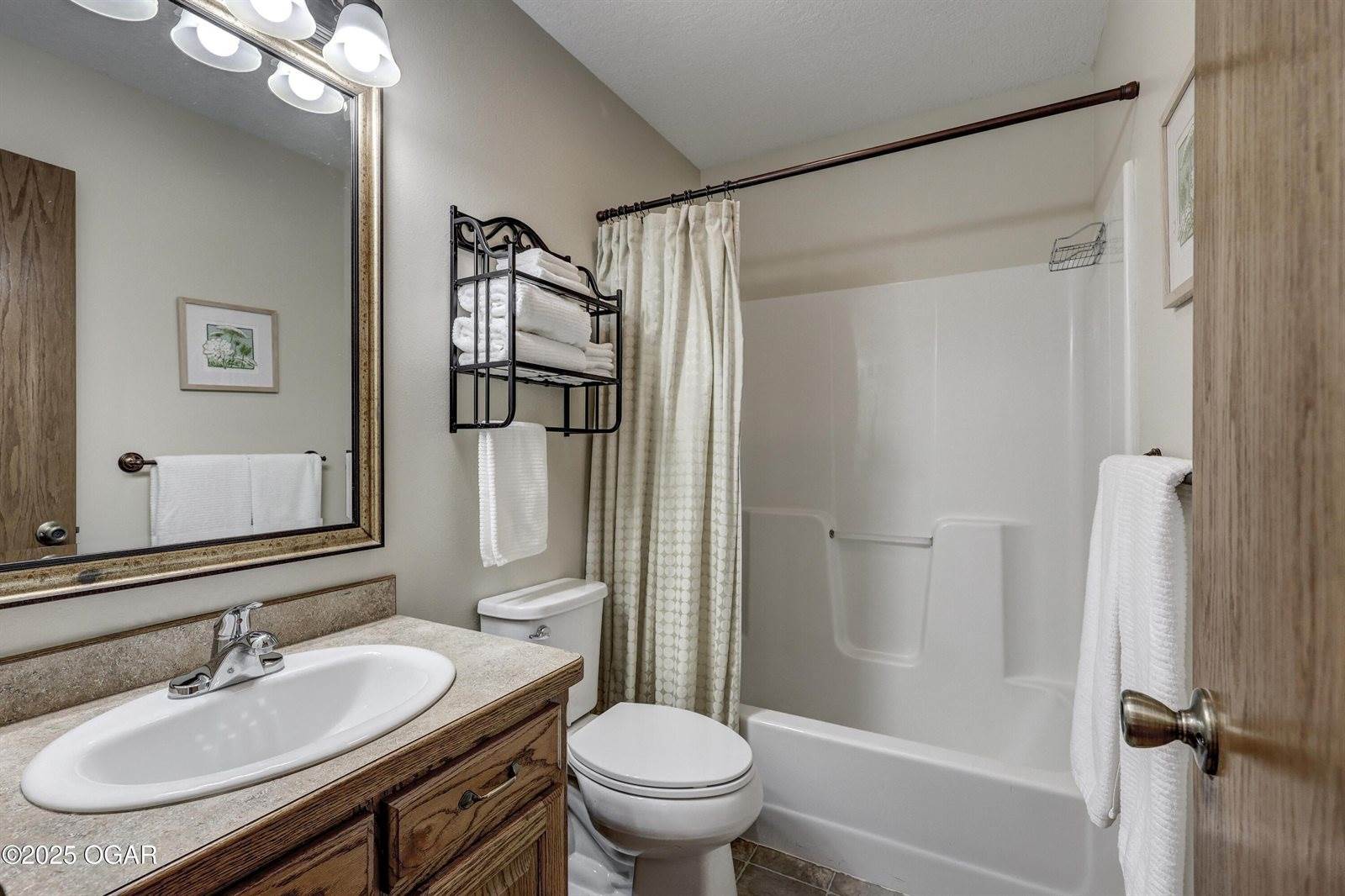 1220 Wildflower Drive, Webb City, MO 64870