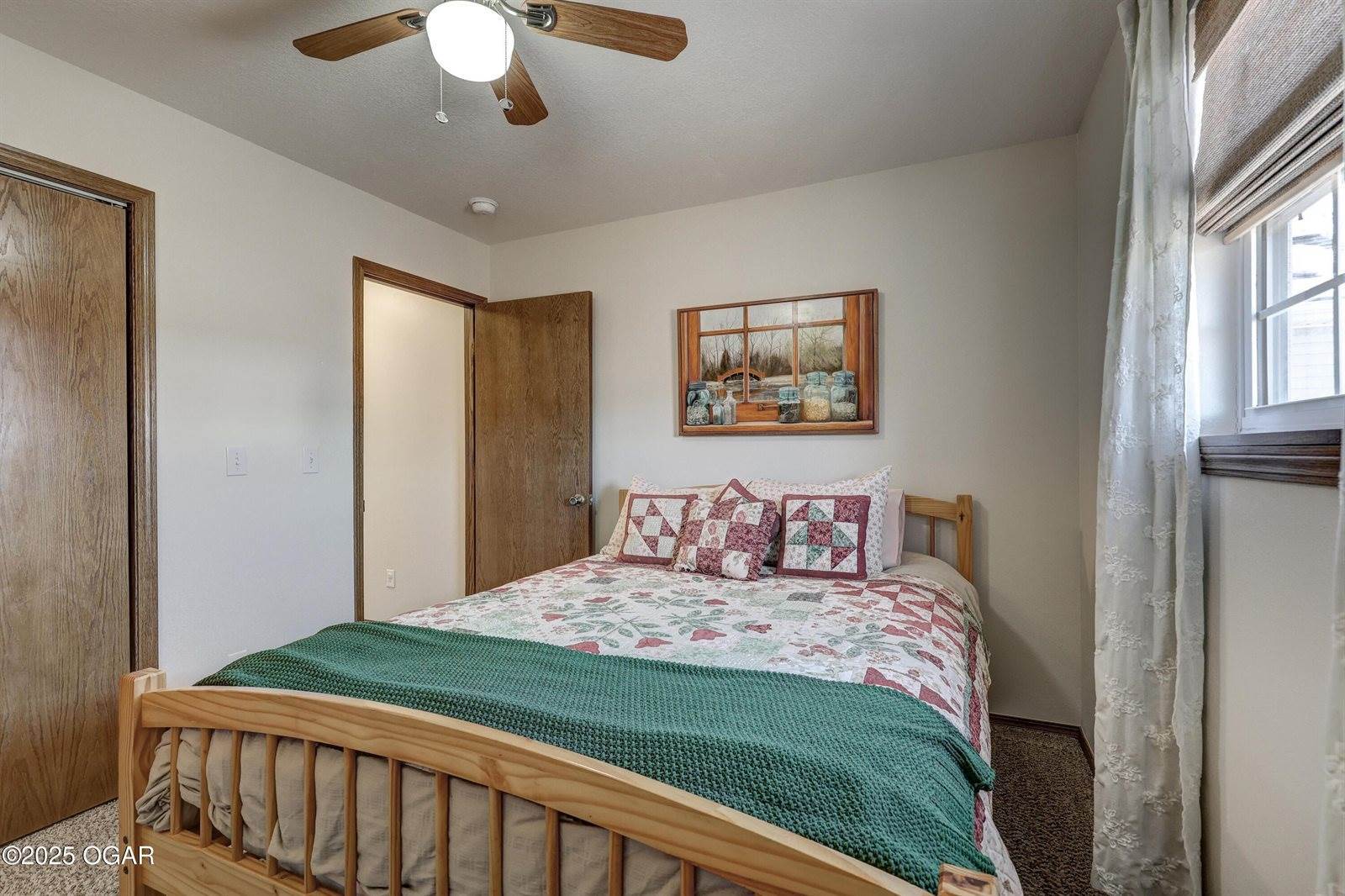 1220 Wildflower Drive, Webb City, MO 64870