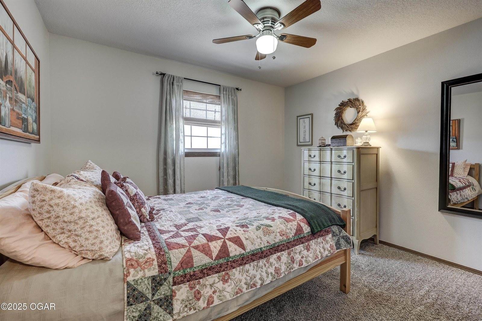 1220 Wildflower Drive, Webb City, MO 64870