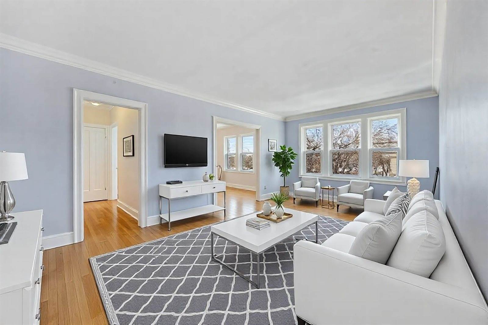 522 Sheridan Road, #2B, Evanston, IL 60202