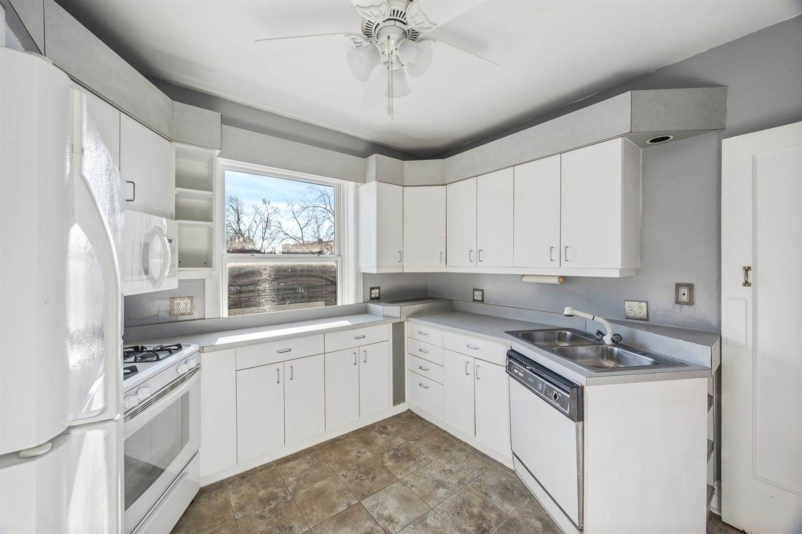 522 Sheridan Road, #2B, Evanston, IL 60202